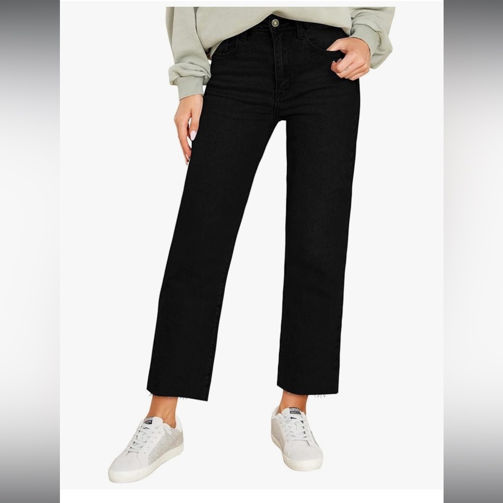 BLACK CROP JEANS